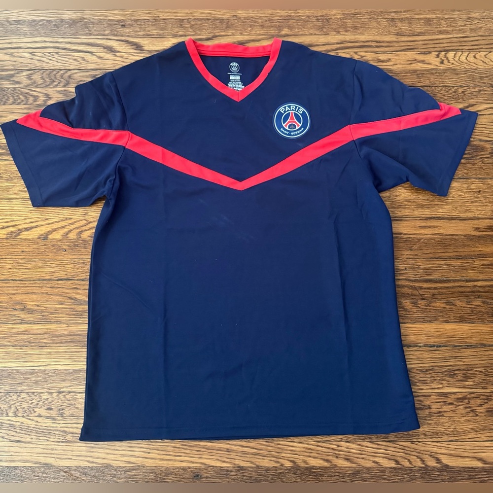 #693 Paris Saint-Germain Mens Football /
Soccer Jersey Shirt (SIZE XL)